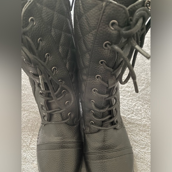 Black Quilted Lace-Up Women's Boots - Picture 2 of 4